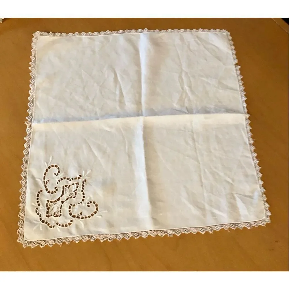 Set of 6 Vintage White Cotton Dinner Napkins w lace cutout details—17” Square